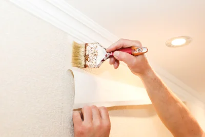 Pose de papier peint au Drennec — revêtements muraux et toiles de verre